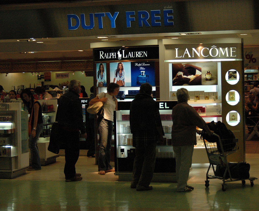 Defilé Bulk Kritisch Shops and duty free shops | Amsterdam airport