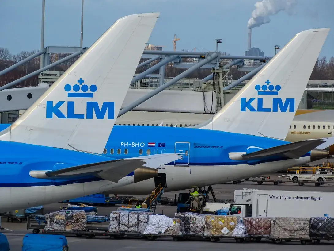 airlines AMS airport